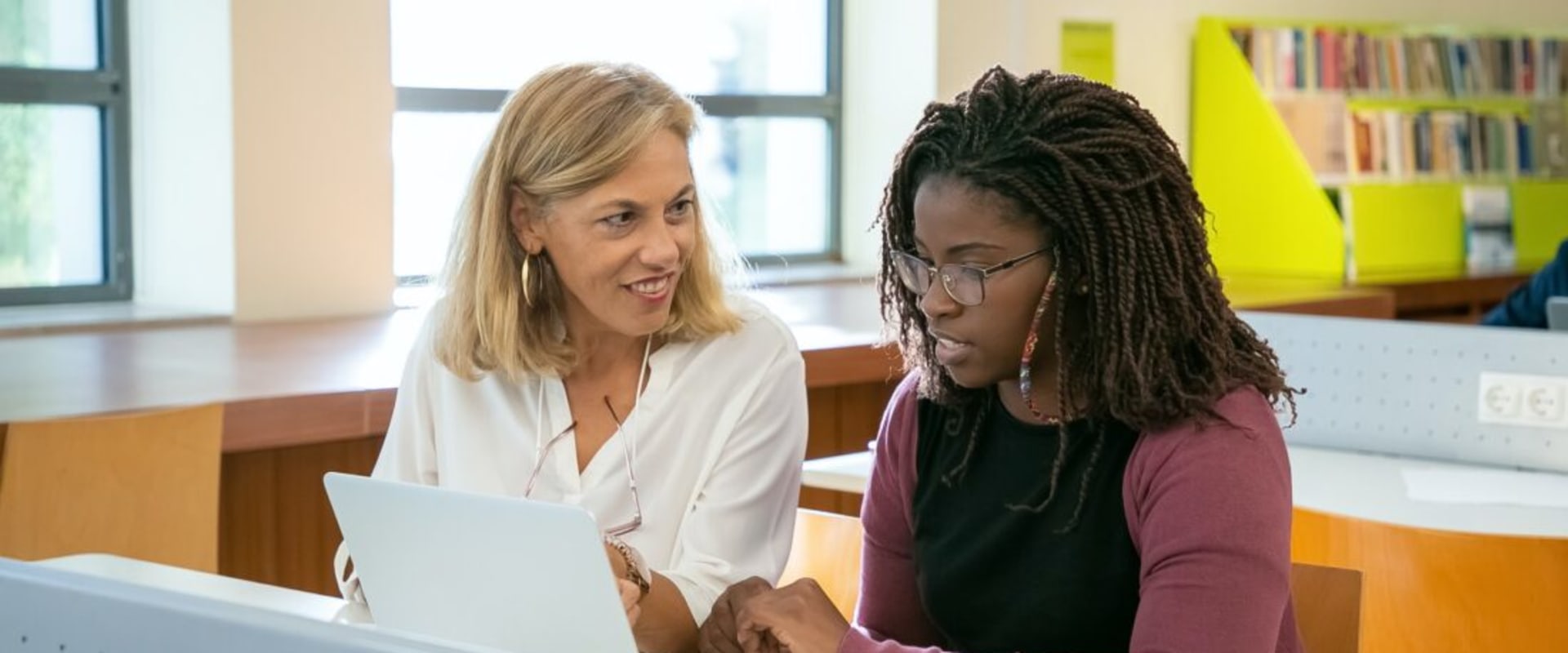 What are the pros and cons of being a tutor?